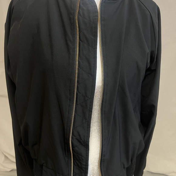 Alibon Fit Women’s Black Bomber Jacket Sz M Gold Zipper Athleisure Retro Travel - Picture 3 of 9